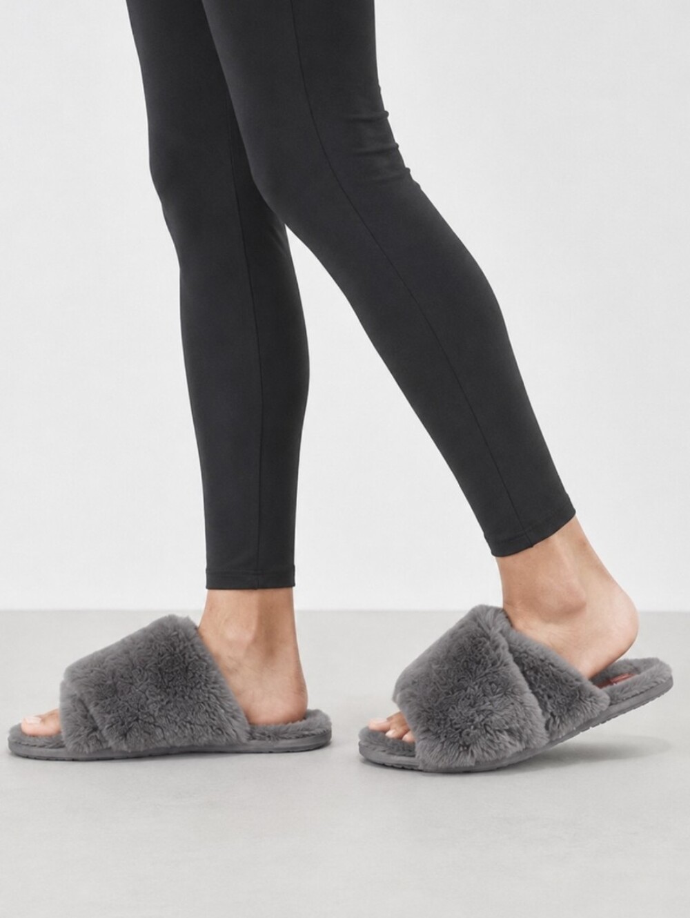 Sorel Go Mail Run Slippers Grey Faux Fur House Shoes CrissCross Slide Women Sz 7